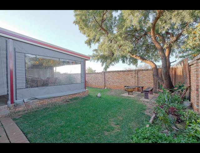 2 BEDROOM TOWNHOUSE FOR SALE IN WIERDAGLEN ESTATE